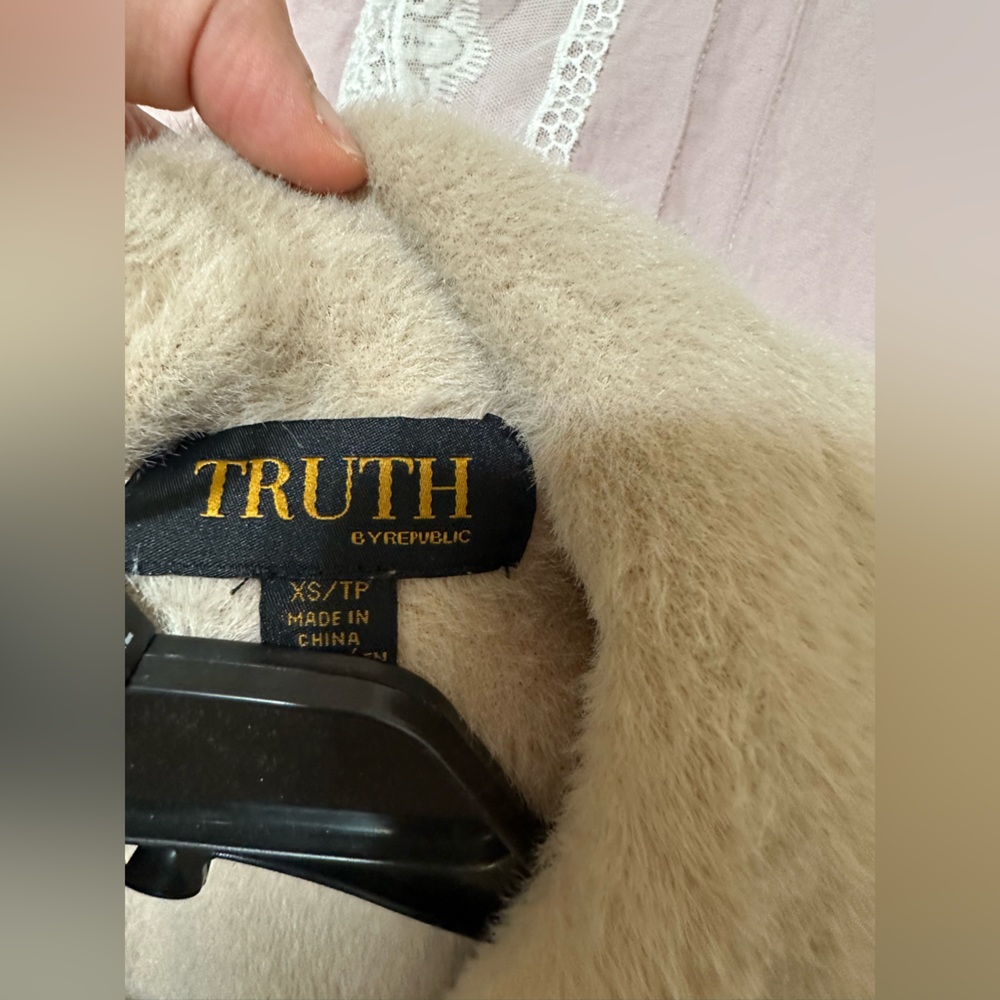Fuzzy beige jacket - Picture 3 of 5